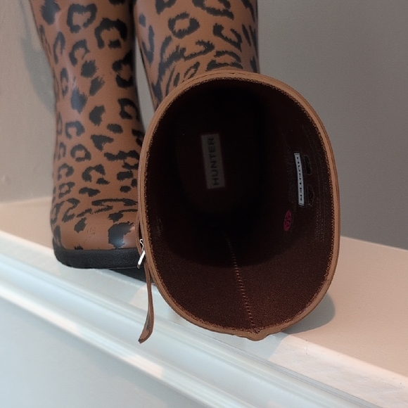 Hunter Brown Leopard Pattern Boots - Picture 9 of 10